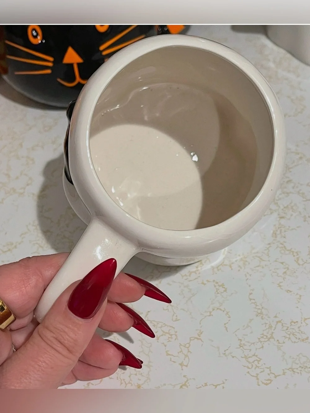 HALLOWEEN SPOOKY CUTE GHOST HOLDING BAT CERAMIC MUG COFFEE CUP KITSCHY RARE